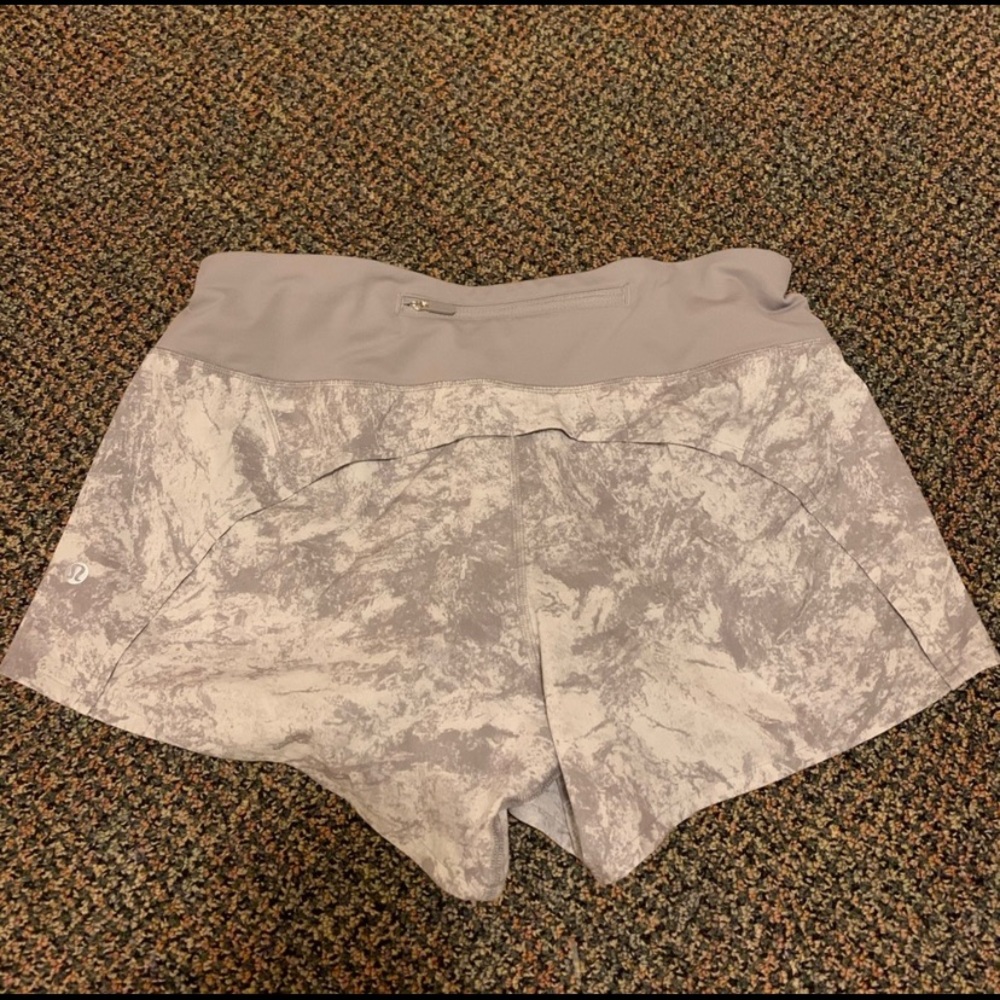 Lululemon shorts🍋